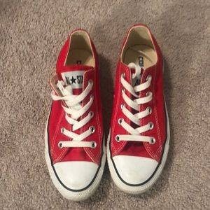 Low top red converse all stars